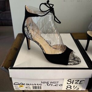 🌺$25 SALE🌺Nine West Black Suede Peep-Toe Ankle Tie Heels with Snake-Print